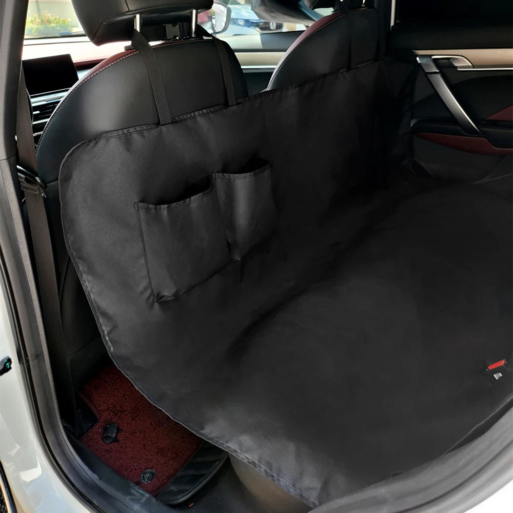 Rangement de la protection de siège pour chien de couleur noir dans une voiture. Image produit Boutiquechien