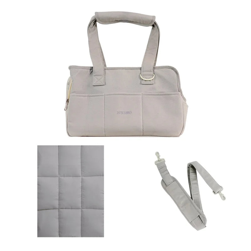sac de transport doux et moelleux de couleur gris avec accessoires. image produit Boutiquechien