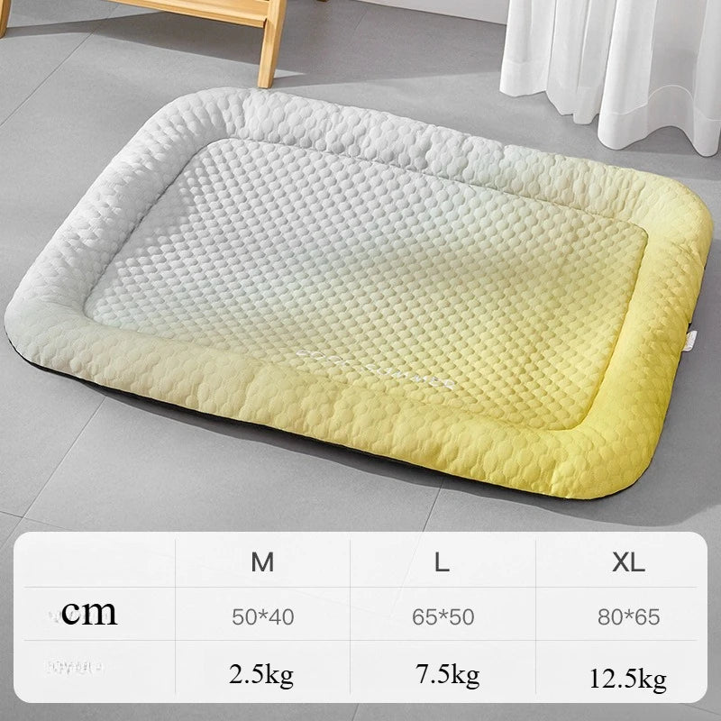 tapis pour chien rafraîchissant de couleur jaune et blanc avec un fond claire. tableau des dimensions de boutiquechien