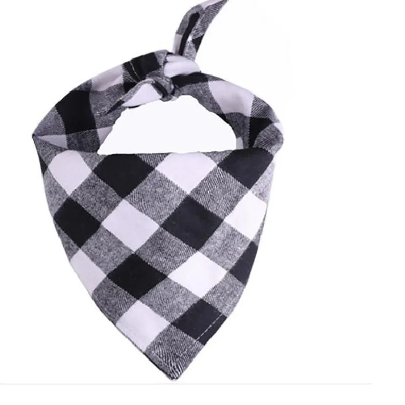 Bandana pour chien à carreau de couleur blanc et noir pour les chiens. Image produit boutiquechien