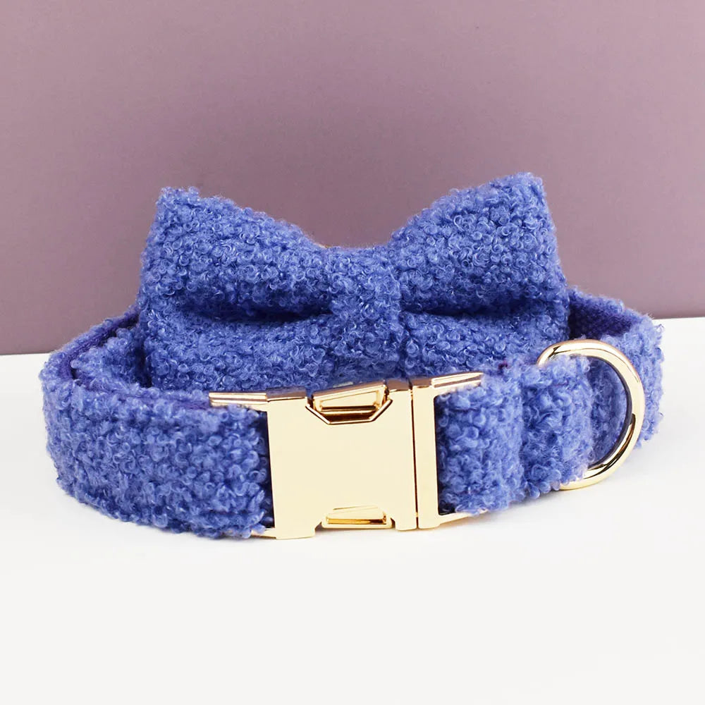 Beau collier chien bleu papillon