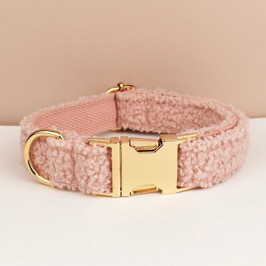 Beau collier chien rose