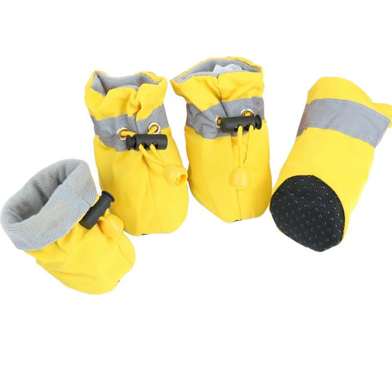 Bottes pour chiens de couleurs jaune avec rembourrage gris. Les bottes servent pour les périodes hivernales. Image produit Boutiquechien