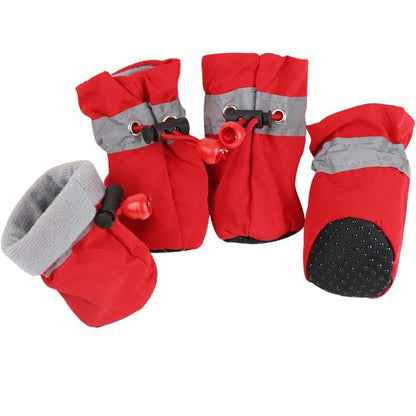 Bottes pour chiens de couleurs rouge avec rembourrage gris. Les bottes servent pour les périodes hivernales. Image produit Boutiquechien