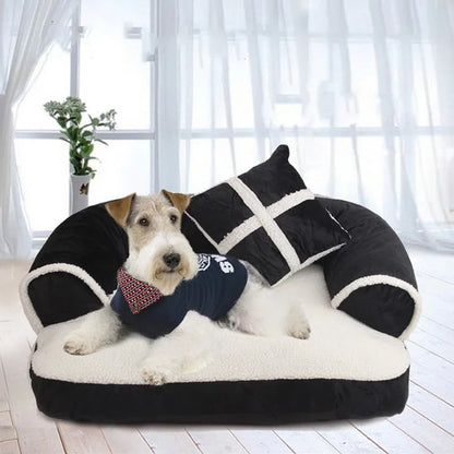 Canapé chien de couleur noir et blanc posé dans uns salon claire. Image produit Boutiquechien