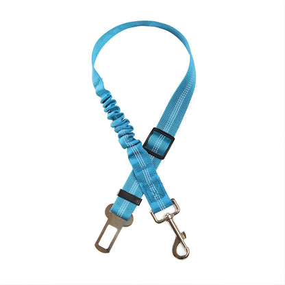 Ceinture de sécurité pour chien de couleur bleu claire élastique avec embout métallique. Image produit Boutiquechien