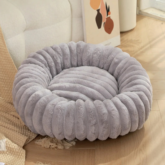 grand panier pour chien fluffy de boutiquechien de dimension L ou XL. parfait pour les chiens de tailles de moyenne. LE paniergris pour chien est parfait pour les chiens de tailles moyennes 