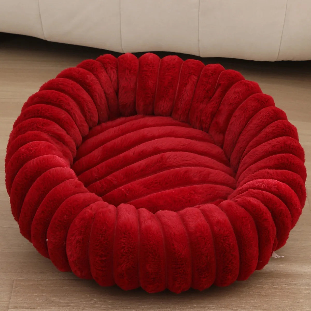 grand panier pour chien fluffy de boutiquechien de dimension L ou XL. parfait pour les chiens de tailles de moyenne. LE panier rouge pour chien est parfait pour les chiens de tailles moyennes 