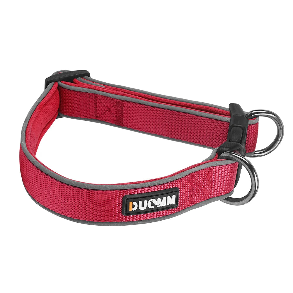 collier pour chien anti-fugue de couleur rouge résistant. Le collier chien possède deux mousqueton pour plus de sécurité et de résistance. Image produit Boutiquechien