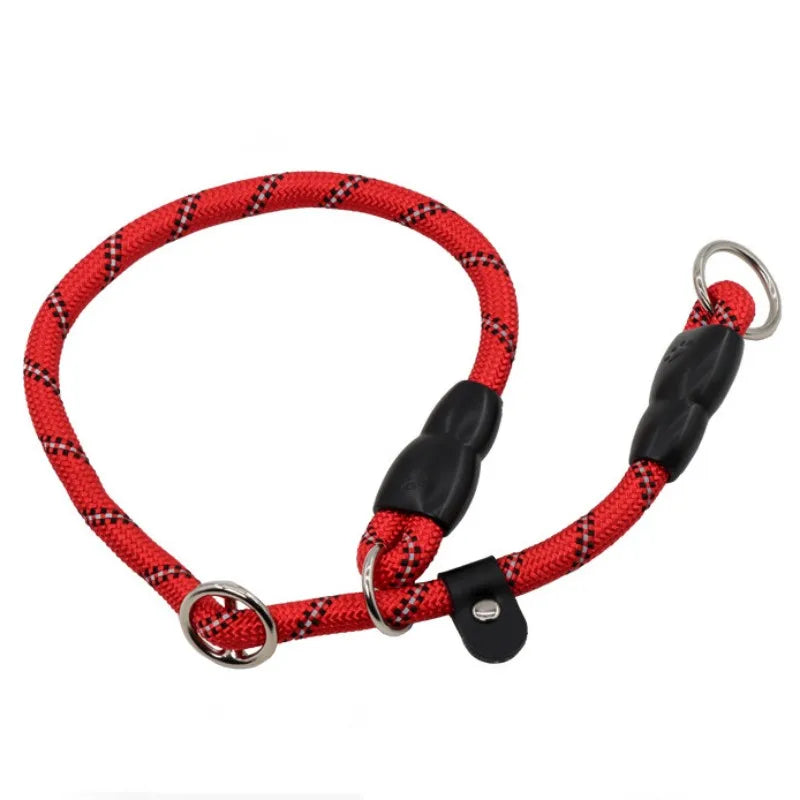 Collier chien étrangleur de couleur rouge et noir en nylon. Image produit Boutiquechien