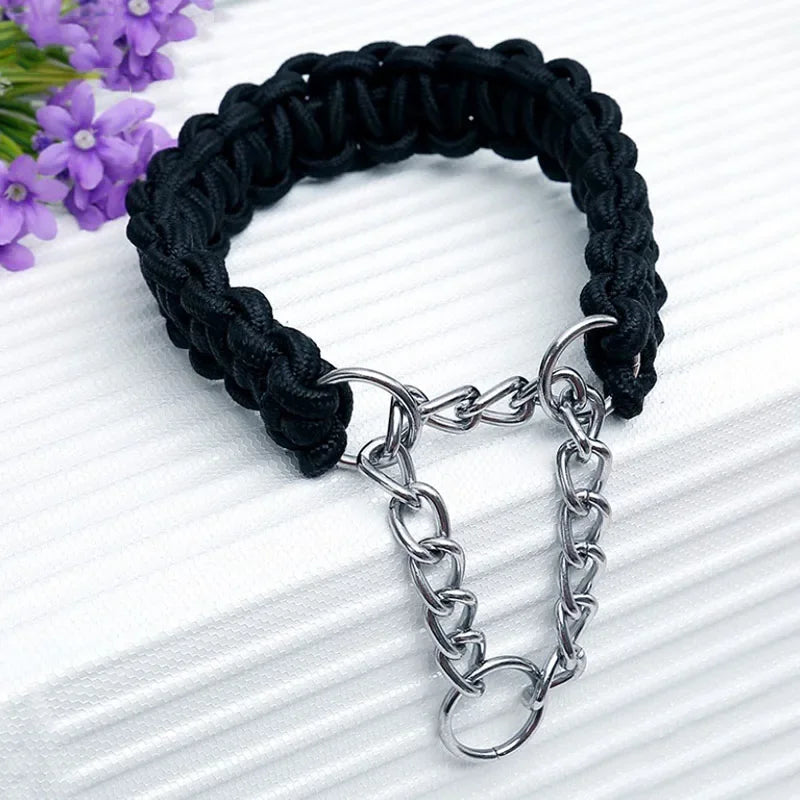 Collier chien étrangleur de couleur noir fait en nylon . Image produit Boutiquechien