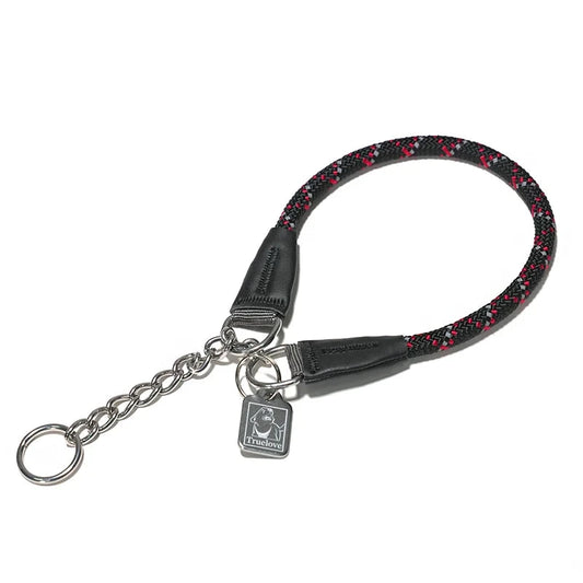 collier étrangleur chien de couleur rouge foncé. Le collier est en nylon résistant avec une chaine qui réunis les deux bouts en métal. Image produit de Boutiquechien