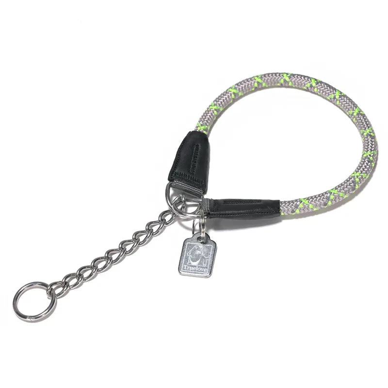 collier étrangleur chien de couleurs gris  vert. Le collier est en nylon résistant avec une chaine qui réunis les deux bouts en métal. Image produit de Boutiquechien