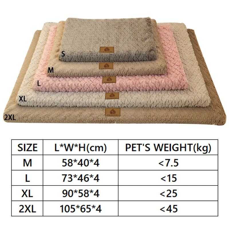 Différentes tailles du tapis lavable et moelleux pour chien. Le tapis à toutes les dimensions de M à XXL. Image produit Boutiquechien