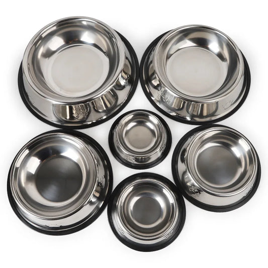 différente taille de la gamelle en inox posé les une à côtés des autres pour montrer la différence. Image produit Boutiquechien