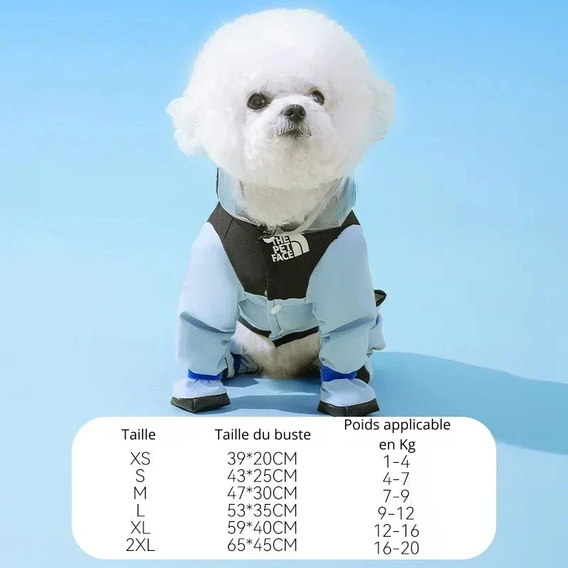 Dimension total de l'imper de couleur bleu et noir sur un petit chien blanc. Image produit Boutiquechien