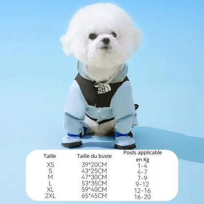 Dimension total de l'imper de couleur bleu et noir sur un petit chien blanc. Image produit Boutiquechien