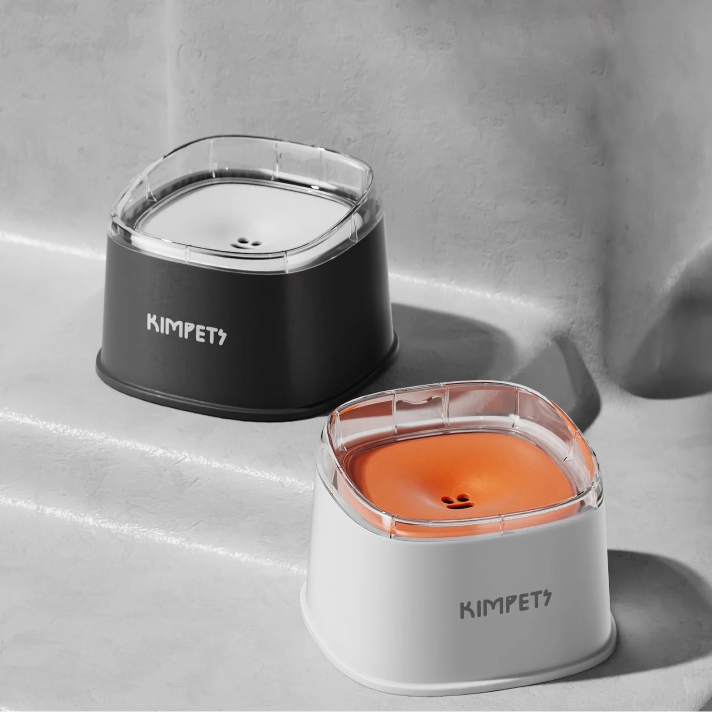 Gamelle anti eclaboussure chien avec deux chien en valeur gris