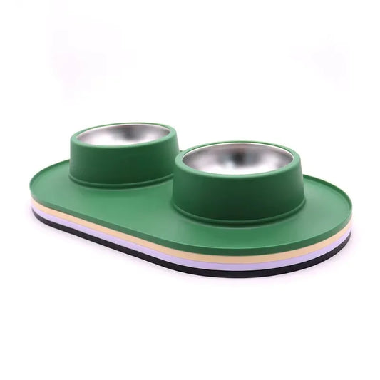 gamelle anti-dérapant pour chiot de couleur vert avec du caoutchouc. Parfait pour ne pas déraper quand le chien mange. Image produit Boutiquechien