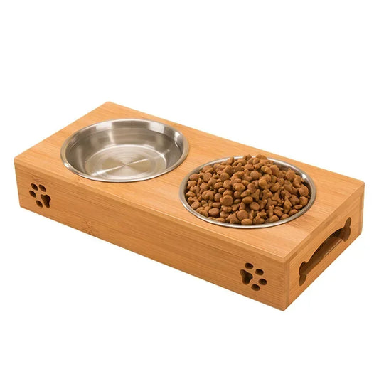 Gamelle double pour chien en inox sur un support bois. Les gamelles double possèdent une gamelle d'eau et de croquette. Image produit Boutiquechien