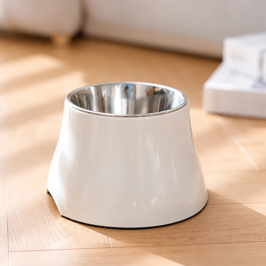 gamelle pour cocker inox blanche sur un Sol parquet 