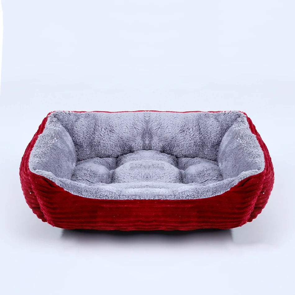 Grand panier pour chien XXL gris et rouge rembourré pour un moelleux de qualité supérieur. Panier style velour classe pour grand chien. image produit boutiquechien