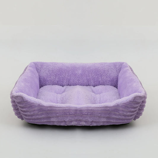 Grand panier pour chien XXL violet rembourré pour un moelleux de qualité supérieur. Panier style velour classe pour grand chien. image produit boutiquechien
