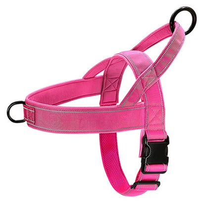 Harnais anti traction agissant sur poitrail du chien rose