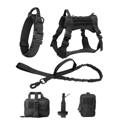 Harnais pour chien de couleur noir tactique résistant et durable avec des accessoires. Image produit Boutiquechien