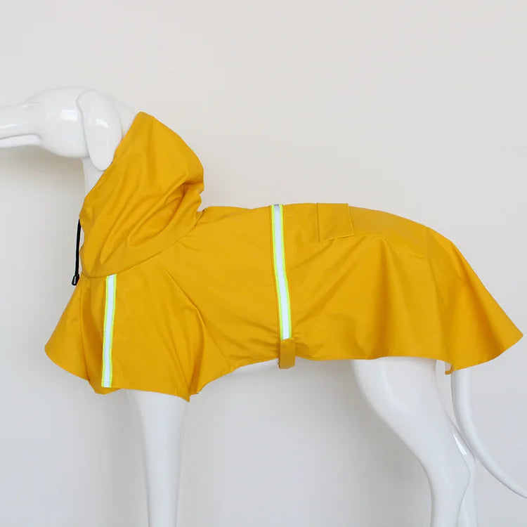 Imperméable pour chien de couleur jaune avec des bandes réfléchissante sur un mannequin chien blanc. Image produit Boutiquechien