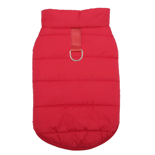 Manteau pour chihuahua de couleur rouge pour les petits chien avec sur le dos un anneau. Image produit Boutiquechien