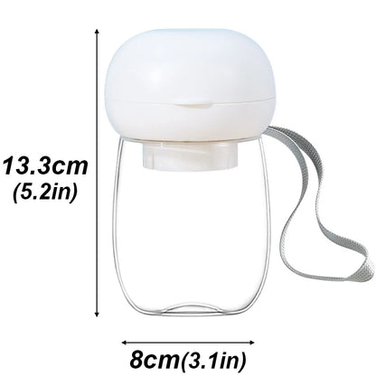 Mini gourde pour chien de couleur blanche avec une capacité total de 300Ml. L'image montre les dimensions total de ce produit. De plus cette mini gourde possède une lanière pour tenir plus facilement la petite gourde. Image produit Boutiquechien
