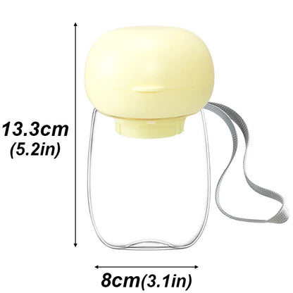 Mini gourde pour chien de couleur jaune avec une capacité total de 300Ml. L'image montre les dimensions total de ce produit. De plus cette mini gourde possède une lanière pour tenir plus facilement la petite gourde. Image produit Boutiquechien