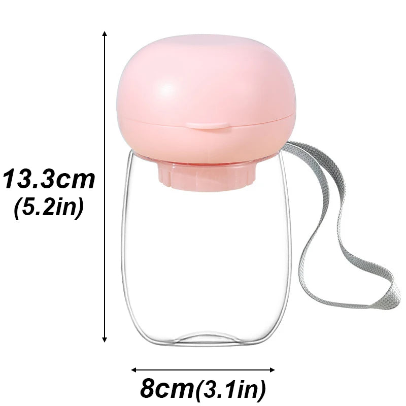 Mini gourde pour chien de couleur rose avec une capacité total de 300Ml. L'image montre les dimensions total de ce produit. De plus cette mini gourde possède une lanière pour tenir plus facilement la petite gourde. Image produit Boutiquechien