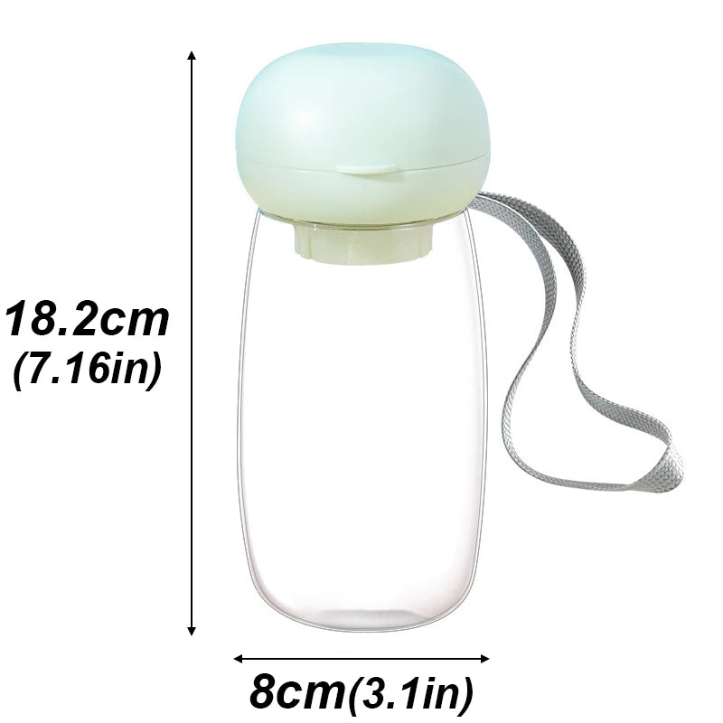 Mini gourde pour chien de couleur verte avec une capacité total de 500Ml. L'image montre les dimensions total de ce produit. De plus cette mini gourde possède une lanière pour tenir plus facilement la petite gourde. Image produit Boutiquechien