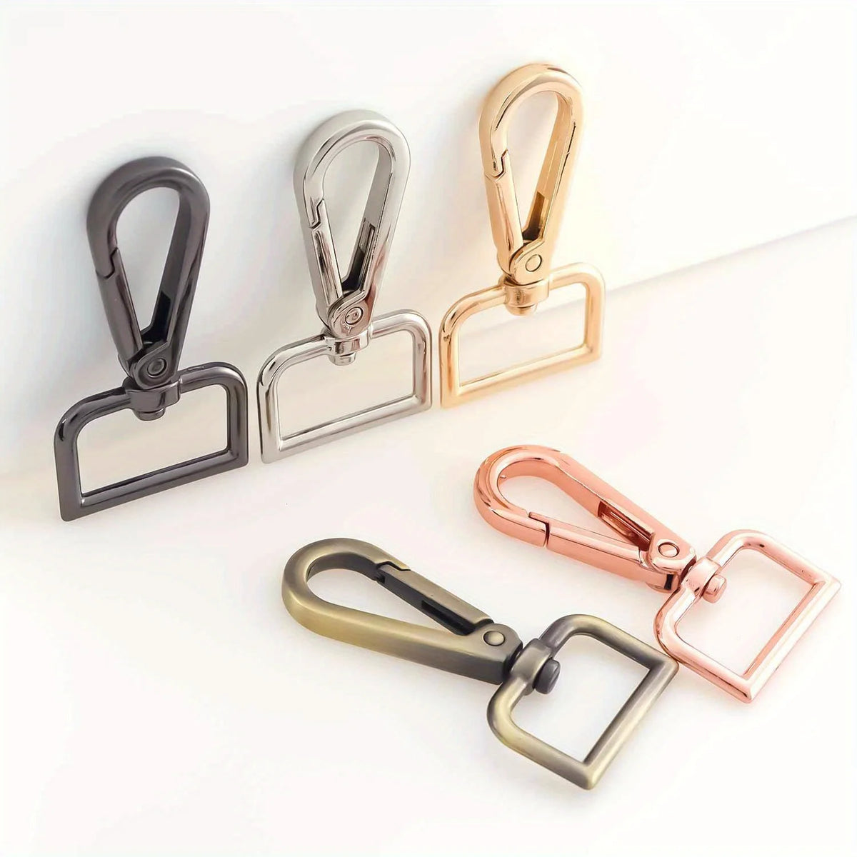 Mousqueton pour laisse chien couleurs différentes  Image
