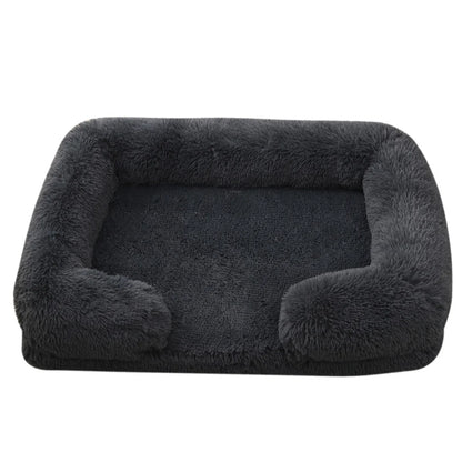 Panier pour grand chien de couleur noir avec oreiller qui fait tout le long du panier pour chien. Image produit boutiquechien