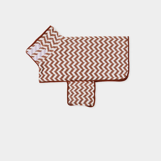 Peignoir pour chien de couleur rouge et blanc avec des rayures de couleurs blanches. Image produit Boutiquechien