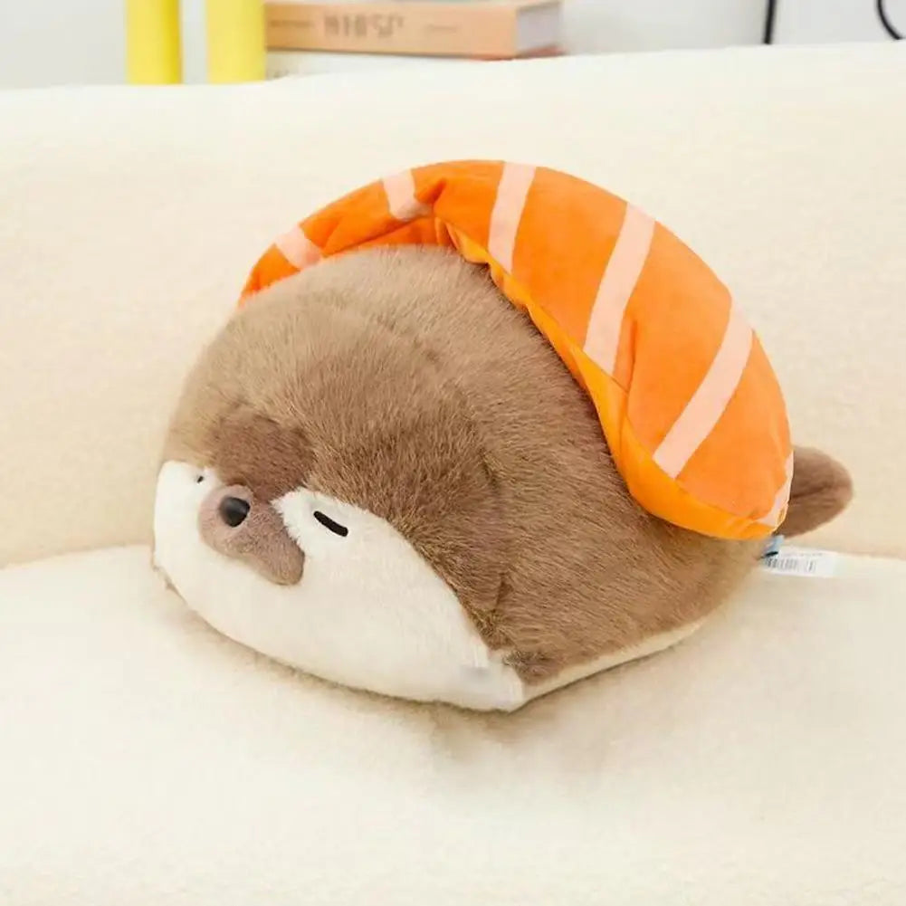 Peluche sushi chien dans un salon de couleur clair 