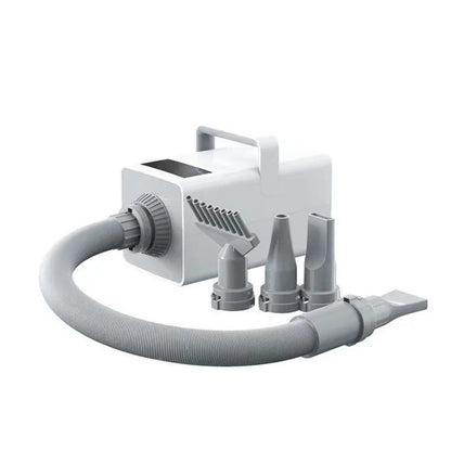 Pulseur pour toiletteur de couleur blanc et gris. Pulseur chien de 2000W parfait pour sécher un chien grâce à ces buses. Image produit Boutiquechien 