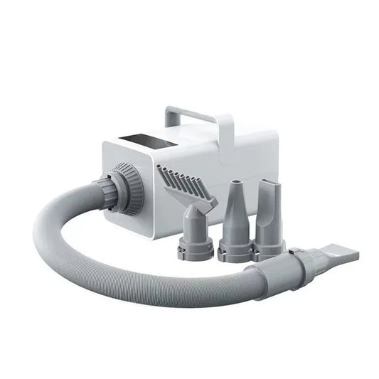 Pulseur pour toiletteur de couleur blanc et gris. Pulseur chien de 2000W parfait pour sécher un chien grâce à ces buses. Image produit Boutiquechien 