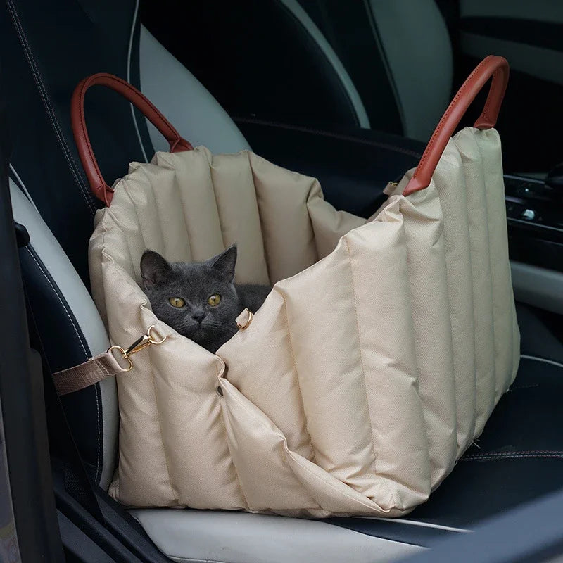 Sac de transport pour petit chien de luxe avec chat  Image