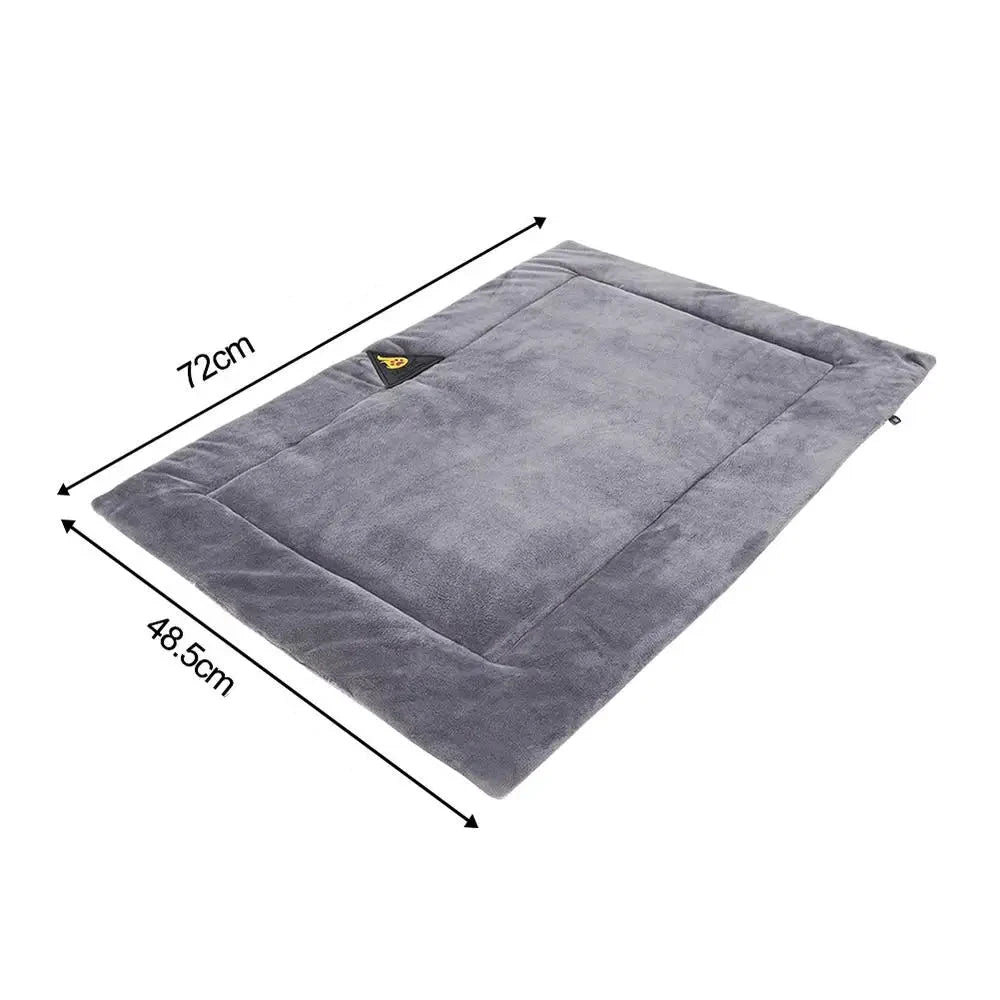 Tapis chien auto chauffant de couleur gris avec une dimensions de 72 cm et de 48.5cm. Image produit Boutiquechien