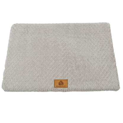 tapis doux pour chien de couleur gris. Le tapis pour chien est parfait tout les chiens grâce son lavage facile. Image produit Boutiquechien