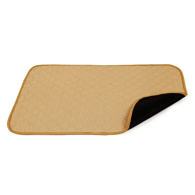 Tapis chien ultra absorbant de couleur beige pour les chiens. Le tapis est très absorbant parfait pour les chiens. Image produit Boutiquechien