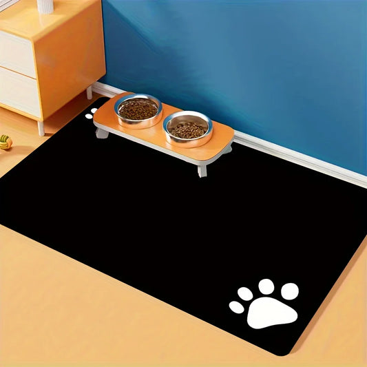 Tapis de protection pour chien de couleur noir avec des pattes blanches sur le tapis de protection. Le tapis de protection est posé dans un salon design. Image produit Boutiquechien