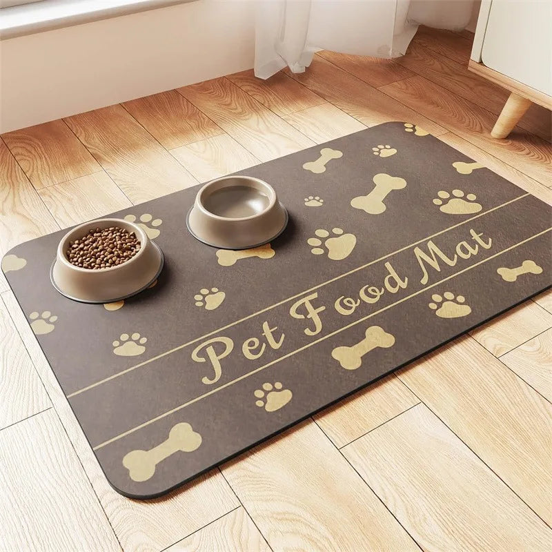 Tapis sous gamelle chien brun