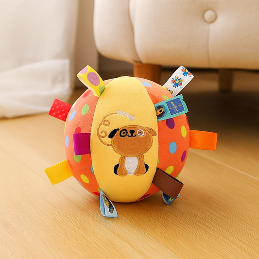 peluche chien coloré avec en fond un canapé claire sur un planché. Image produit Boutiquechien