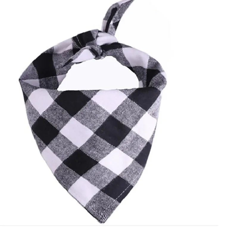 Bandana pour chien à carreau de couleur blanc et noir pour les chiens. Image produit boutiquechien