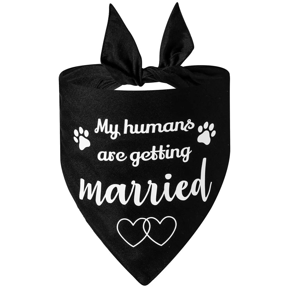 bandana pour chien de couleur noir avec human married en blanc. Image produit de boutiquechien 